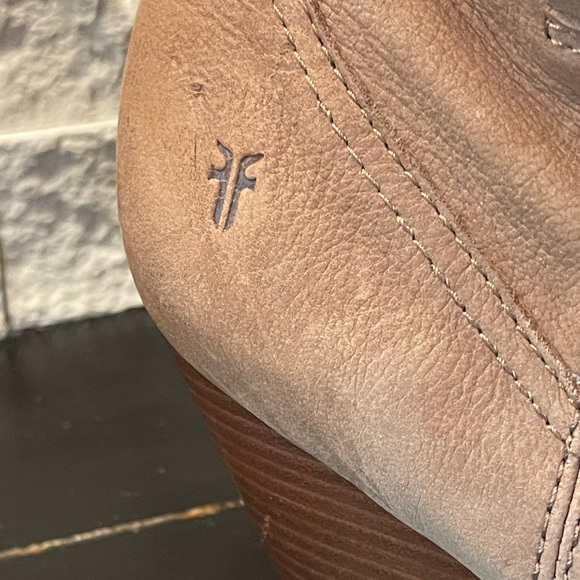 Frye Reina Bootie Suede Tan Taupe 9M 2” Heel Side Zipper - Picture 6 of 7